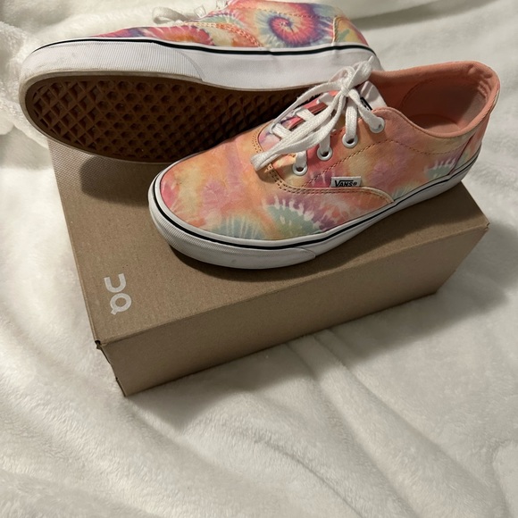 Vans - Picture 3 of 4